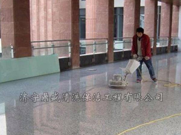 及時(shí)清理污漬，注意使用就可以避免大部分的擦傷和痕跡