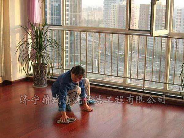 良好的保潔不僅僅依靠每天的清掃，更需要尋求專業(yè)人士的專業(yè)保養(yǎng)