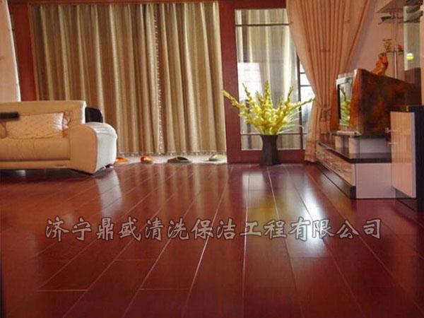 減少磨損、劃傷、燙傷、化學(xué)品污染，保護地板材料