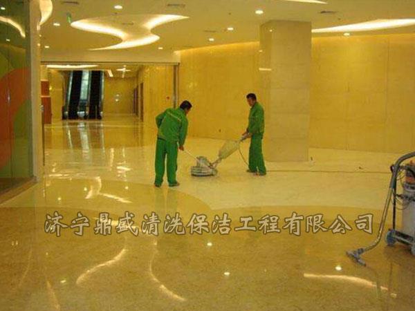 大理石保養(yǎng)可使天然石材自然可延長(zhǎng)的壽命，并長(zhǎng)期保持光亮如新的光澤