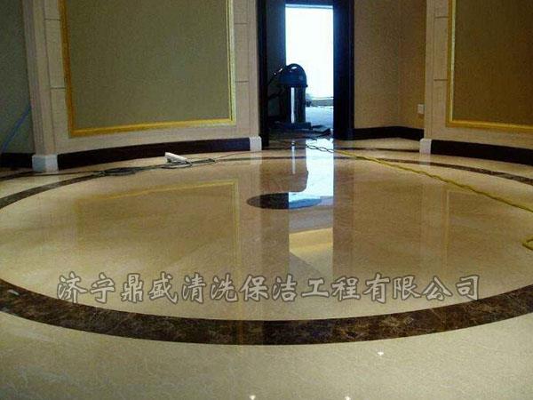 大理石結晶后石材表面整體均勻、清澈，有鏡面的感覺，顯現(xiàn)出石材原有的天然色澤