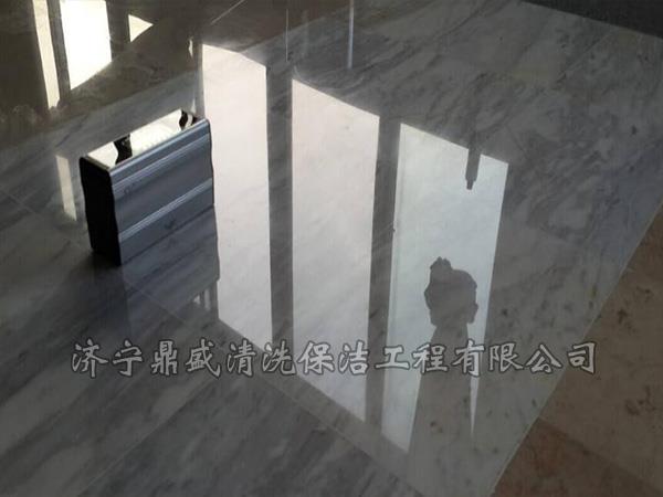 光澤度高，可達85-100度以上，基本達到新出廠石材的標準
